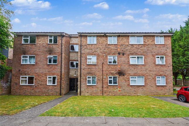 1 bed property, in 80 Aysgarth Close, £80,000