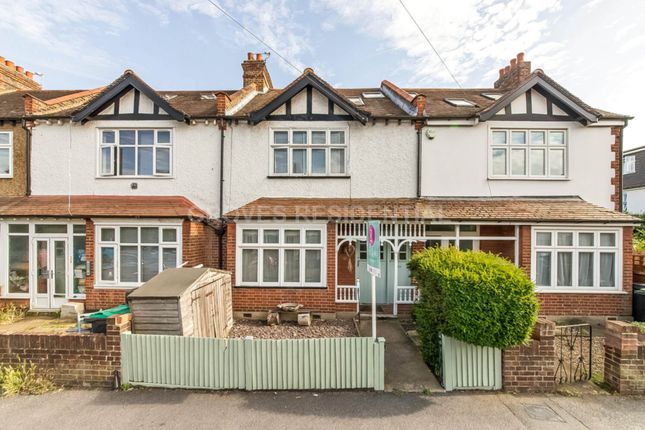 3 bed property, in Chestnut Grove, £715,000