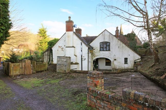 5 bed property, in Church Road, £320,000