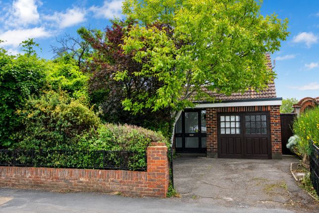 2 bed property, in Sheep Walk, £525,000