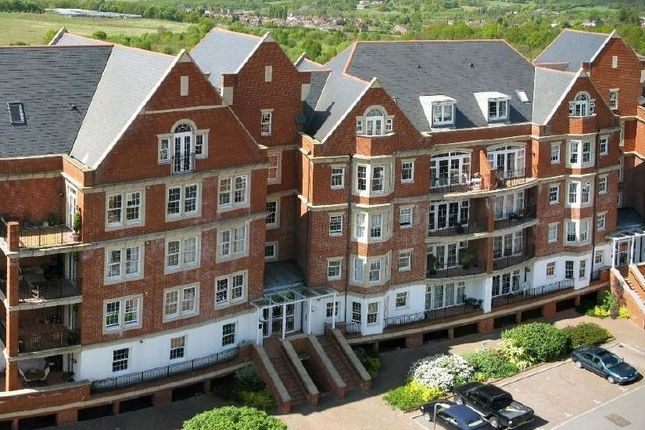 2 bed property, in Flat 57 Fisher Court, £275,000
