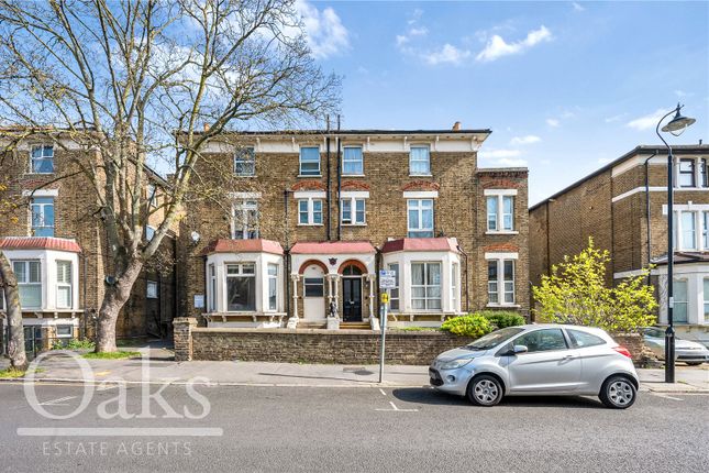 2 bed property, in Oliver Grove, £280,000