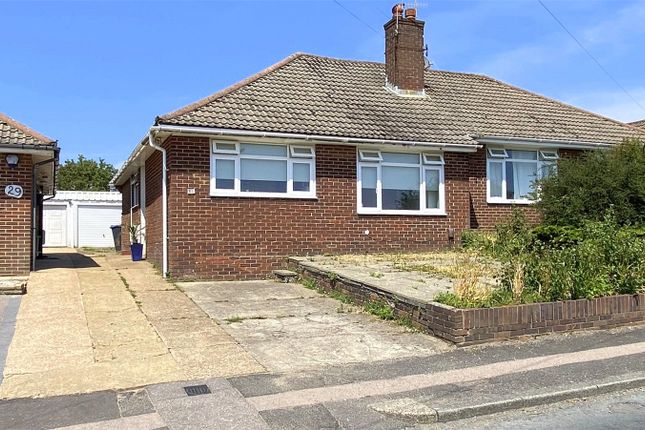 2 bed property, in Holmbush Way, £400,000