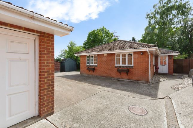 4 bed property, in Blackthorn Drive, £650,000