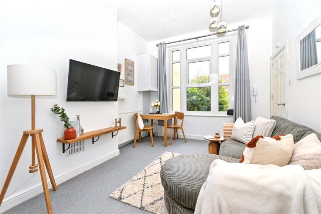 1 bed property, in Eversfield Road, £160,000