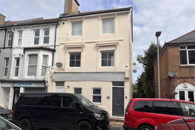 2 bed property, in 21B Hughenden Road, £70,000
