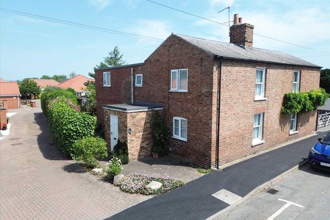 4 bed property, in High Street, £260,000