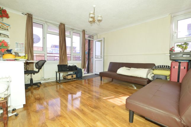 1 bed property, in Boleyn Road, £240,000