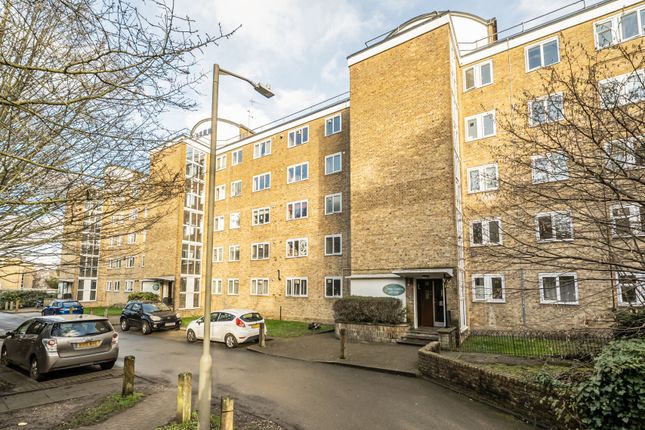3 bed property, in Innes Gardens, £225,000