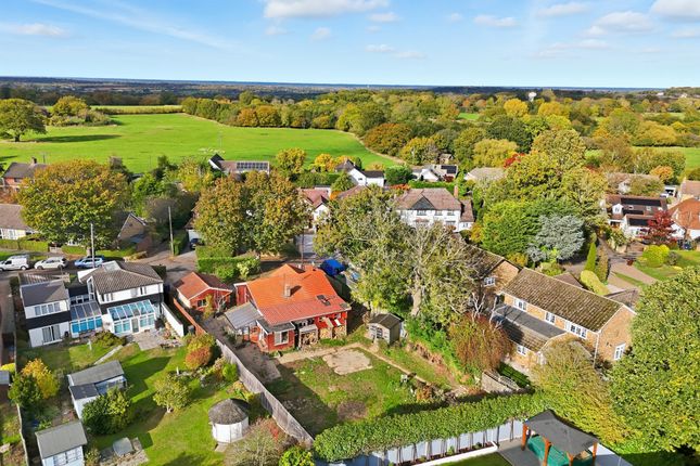 4 bed property, in Birch Lane, £800,000