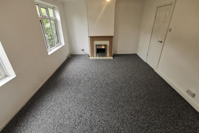 2 bed property, in Edgehill Road, £130,000