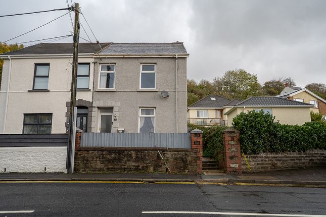 4 bed property, in Gwscwm Road, £166,600