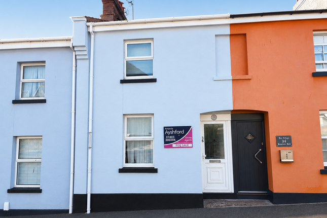 2 bed property, in Roundham Road, £210,000