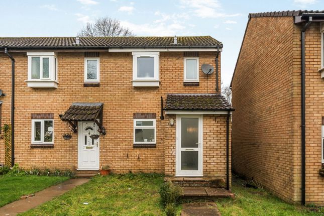 2 bed property, in Walnut Walk, £260,000