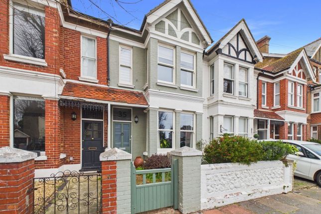 3 bed property, in Warwick Gardens, £525,000