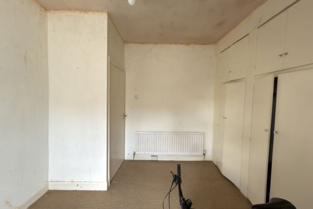 2 bed property, in 32 James Street, £38,000