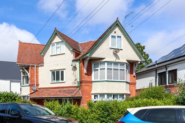2 bed property, in St. Albans Crescent, £180,000