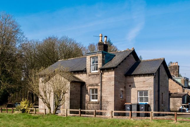 2 bed property, in Carronbridge, £135,000
