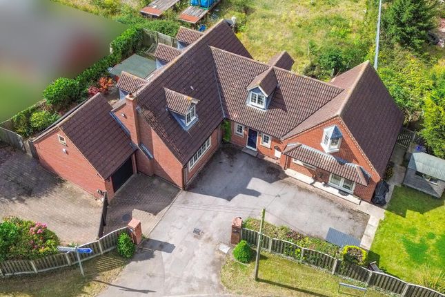 5 bed property, in Low Lane, £495,000