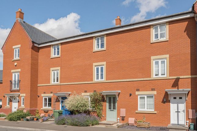 3 bed property, in Gainsborough Road, £300,000