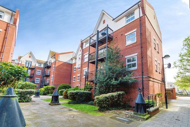 2 bed property, in Briton Street, £165,000