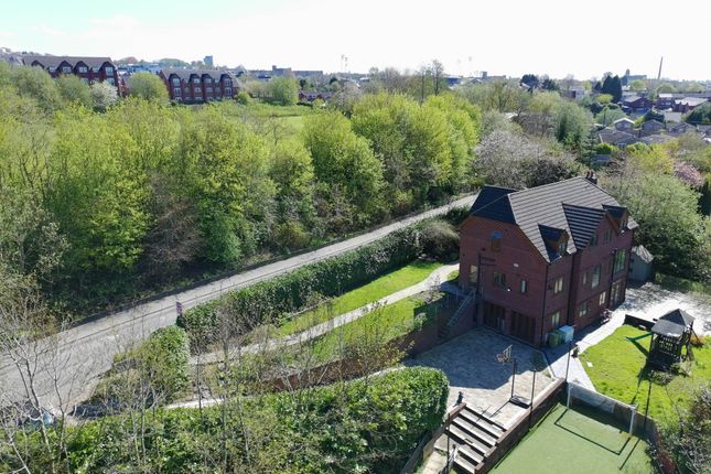 5 bed property, in Elly Clough, £849,000