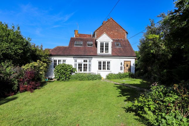 4 bed property, in Ewhurst Green TN32, £595,000
