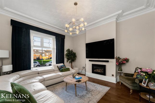 5 bed property, in King Street South, £350,000