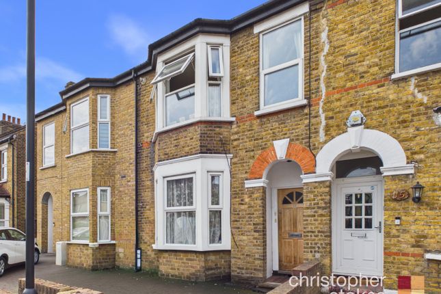 2 bed property, in Forest Road, £335,000