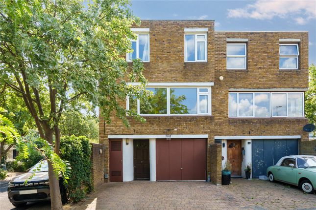 5 bed property, in Kingslawn Close, £1,100,000