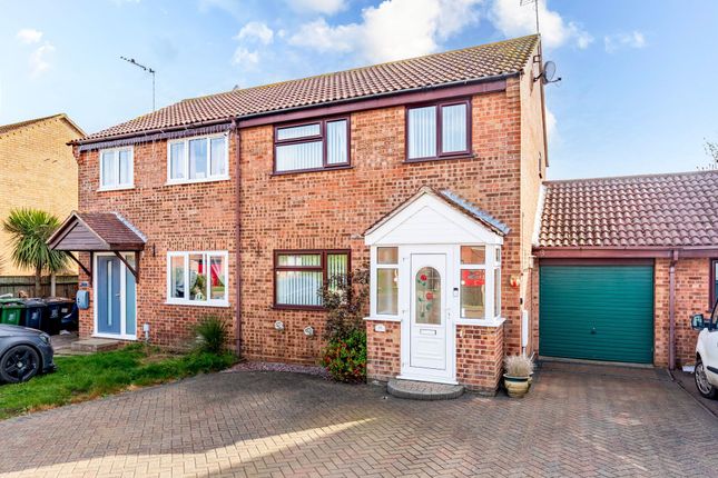 3 bed property, in Potters Drive, £220,000