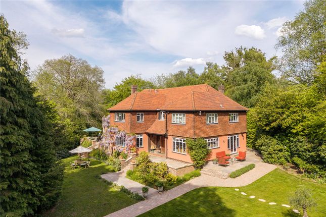 6 bed property, in Wildernesse Avenue, £3,695,000
