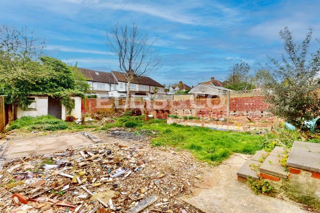 3 bed property, in Sudbury Heights Avenue, £500,000
