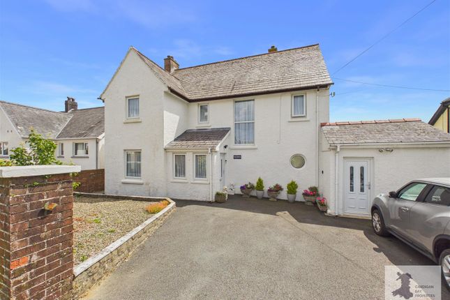 5 bed property, in Napier Gardens, £390,000