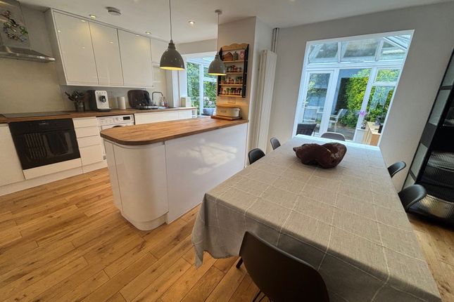2 bed property, in Shenleybury, £439,950