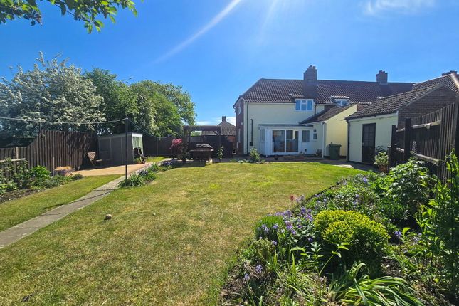 3 bed property, in Hingham Road, £275,000