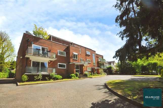 2 bed property, in Dollis Avenue, £580,000