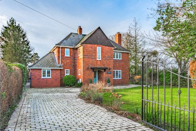 4 bed property, in Broadheath Common, £800,000