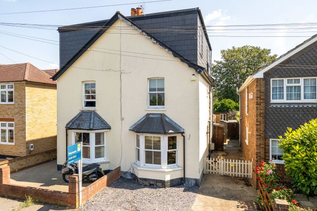 3 bed property, in Shepperton TW17, £650,000