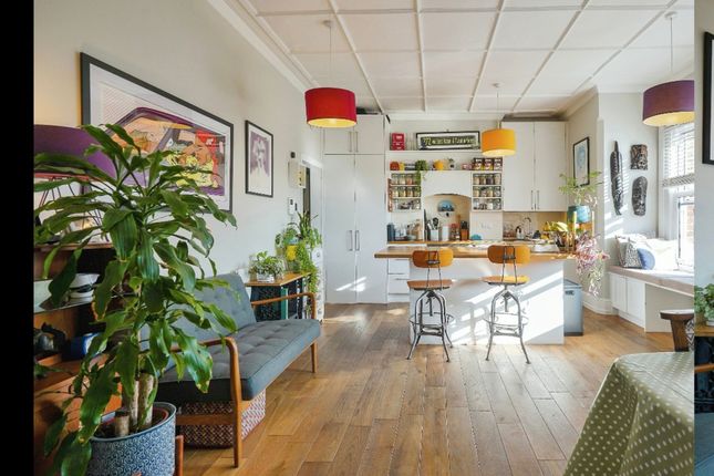 3 bed property, in Herne Hill, £450,000