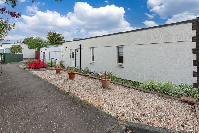2 bed property, in Cortleferry Grove, £270,000