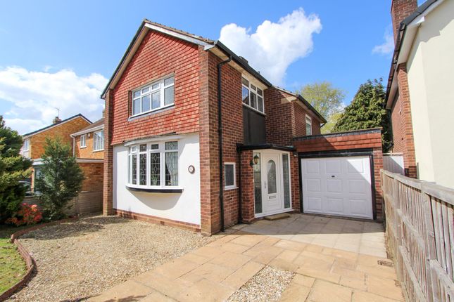 3 bed property, in Park View Road, £610,000