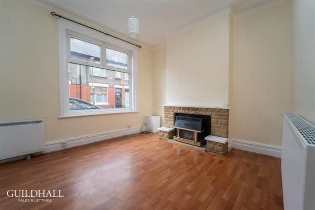 2 bed property, in Colenso Road, £120,000