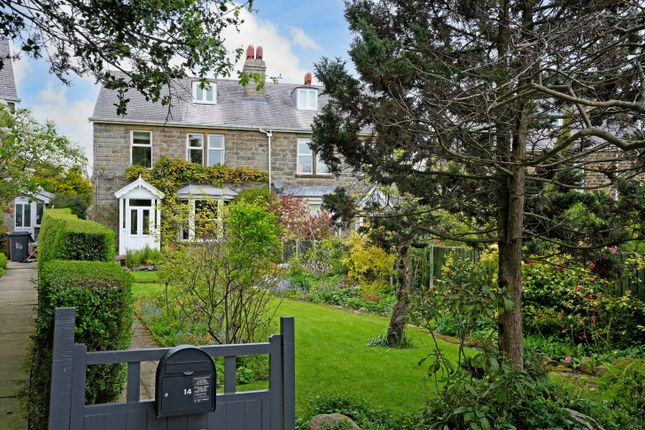 5 bed property, in Leyfield Road, £750,000