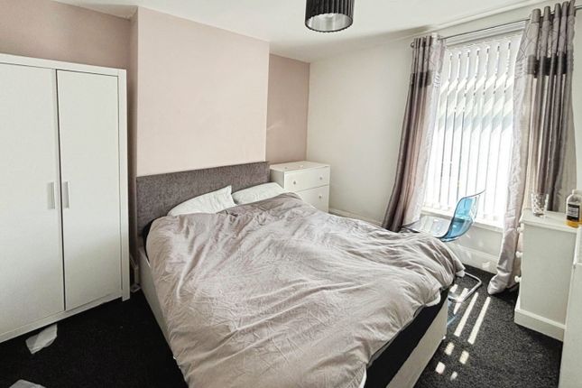 3 bed property, in Craddock Street, £60,000
