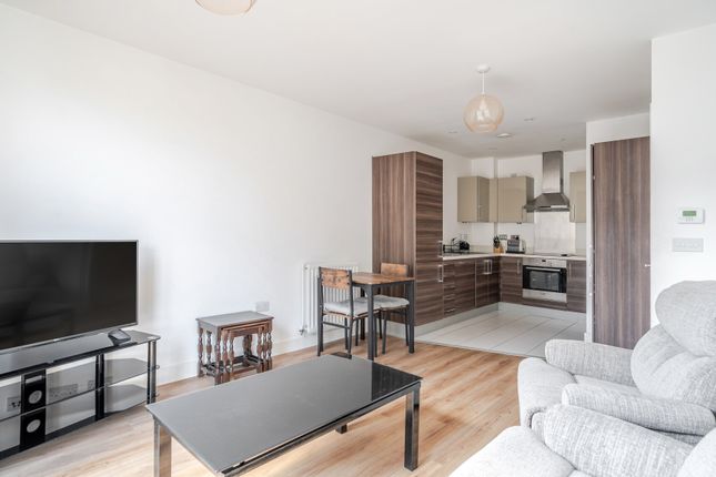 1 bed property, in Longmead Terrace, £260,000