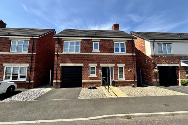 3 bed property, in Longhill Court, £260,000
