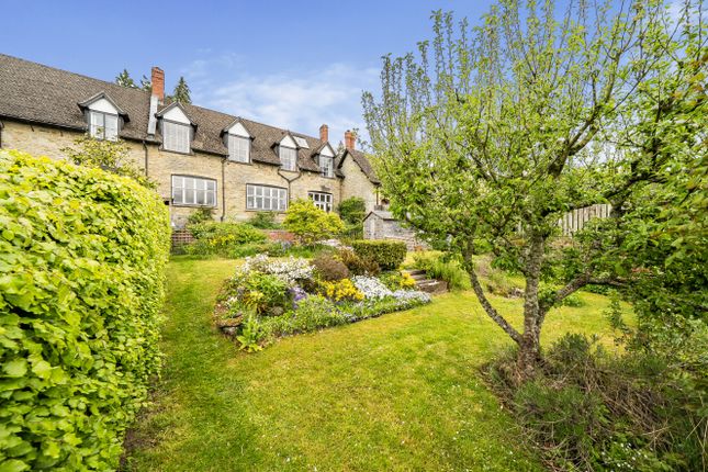 4 bed property, in Old School, £525,000