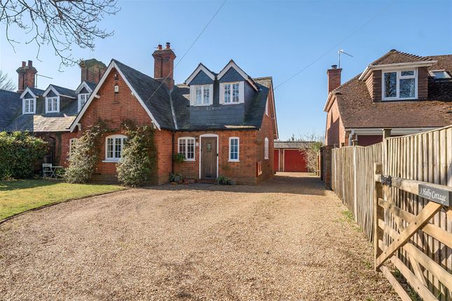4 bed property, in Cricket Hill, £800,000