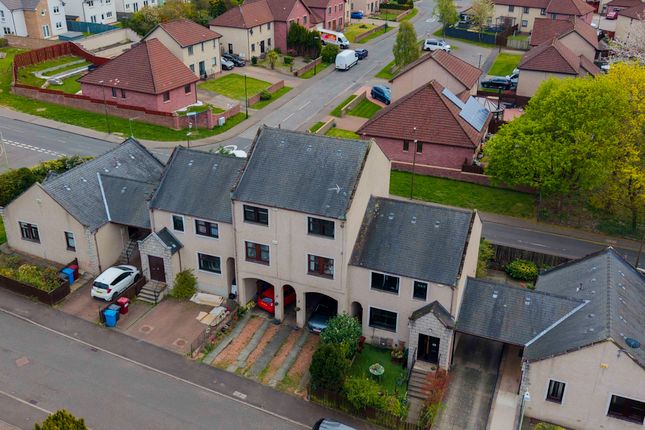 2 bed property, in Heron Rise, £140,000